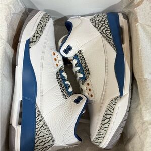 Jordan Retro 3 wizards White and Blue Sneakers size 9.5m
